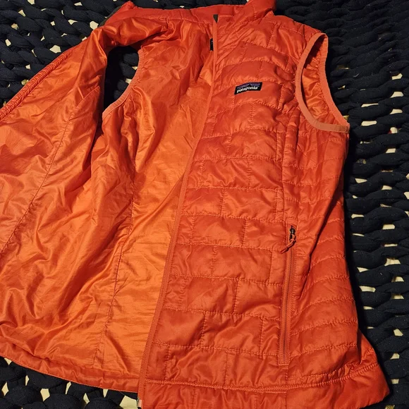 Patagonia Women's Vibrant Orange Vest - Picture 6 of 6